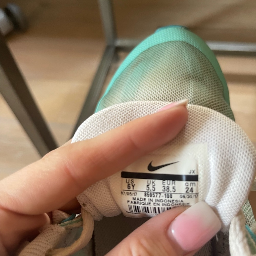 Nike’s - Picture 4 of 5